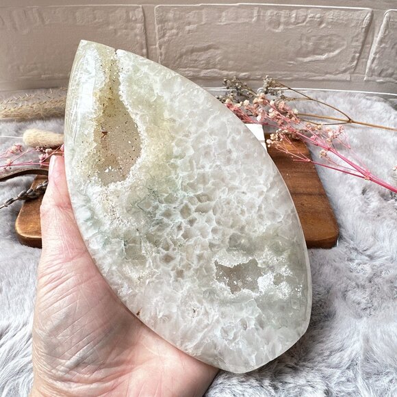 Gorgeous Large Agate with Druzy Flame/Free Form - Picture 3 of 7